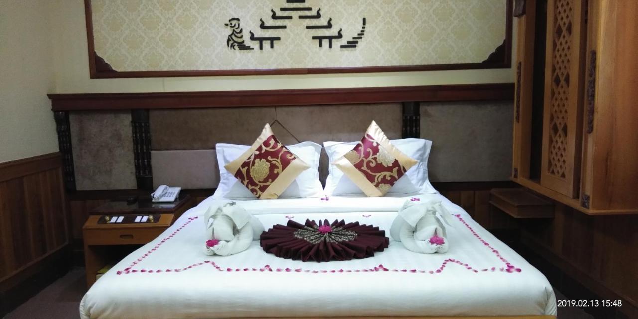 Palace Hotel Mandalay Exterior foto
